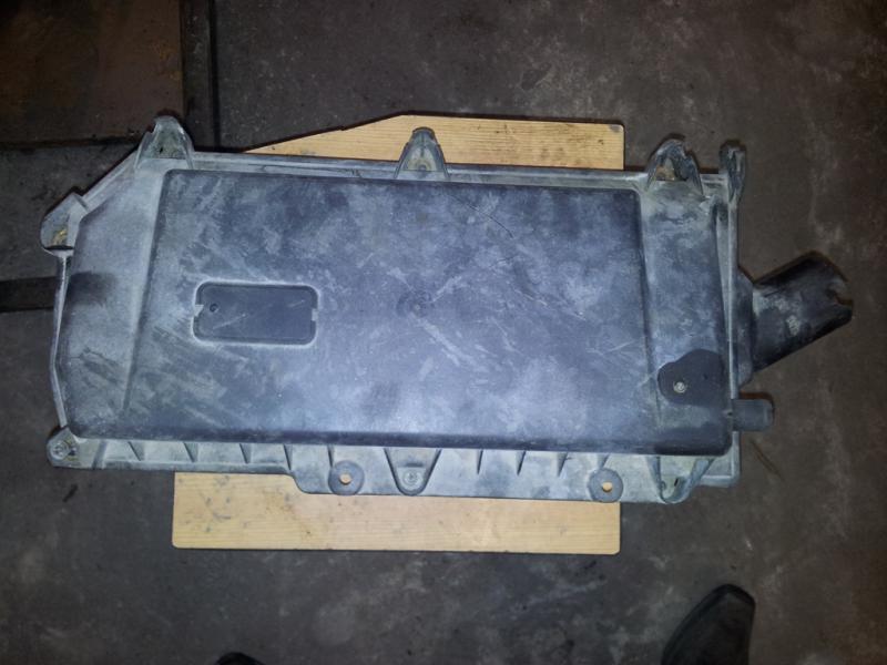 Корпус воздушного фильтра 036129611AH VW GOLF 4 Корпус воздушного фильтра 036129611AH VW GOLF 4