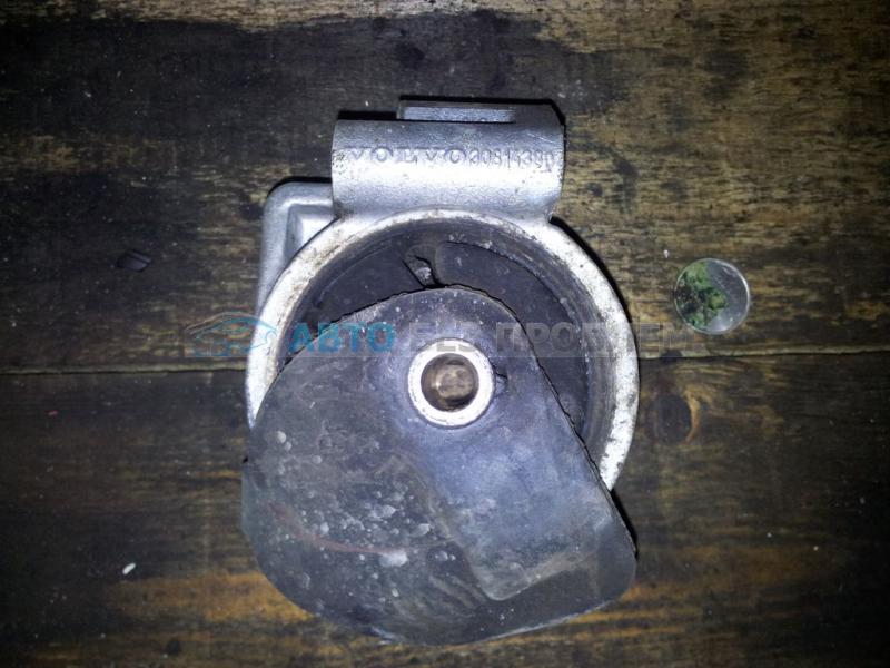 Подушка двигателя правая 30814380 VOLVO S40 V40 96- Подушка двигателя правая 30814380 VOLVO S40 V40 96-