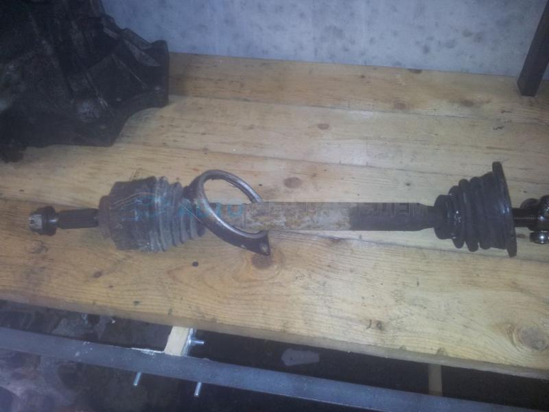 Полуось передняя левая 7700111916 RENAULT MEGANE 99- Полуось передняя левая 7700111916 RENAULT MEGANE 99-