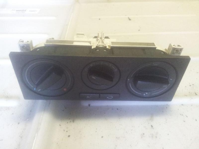 блок управления печкой 1J0820045F VW GOLF 4 блок управления печкой 1J0820045F VW GOLF 4
