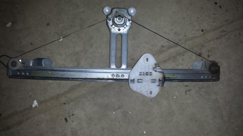 Стеклоподьемник механический передний правый ARM118482 8200804306 RENAULT LOGAN 04-09 Стеклоподьемник механический передний правый ARM118482 8200804306 RENAULT LOGAN 04-09