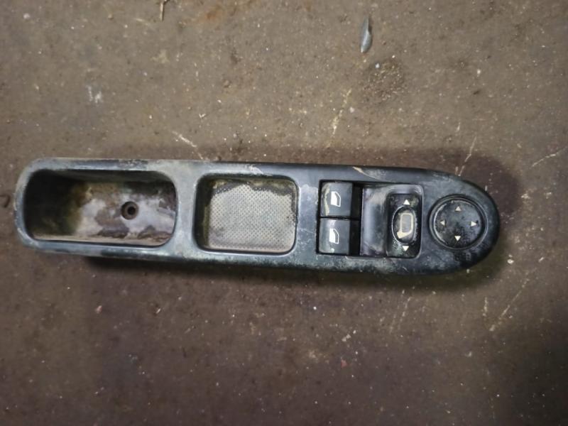 Блок управления стеклоподьемниками и зеркалами 6554E4 PEUGEOT 307, 01-05 Блок управления стеклоподьемниками и зеркалами 6554E4 PEUGEOT 307, 01-05