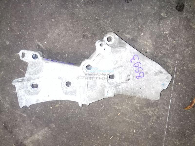 Кронштейн генератора 8200425034 8200695957 8200669495 RENAULT FLUENCE 10- Кронштейн генератора 8200425034 8200695957 8200669495 RENAULT FLUENCE 10-