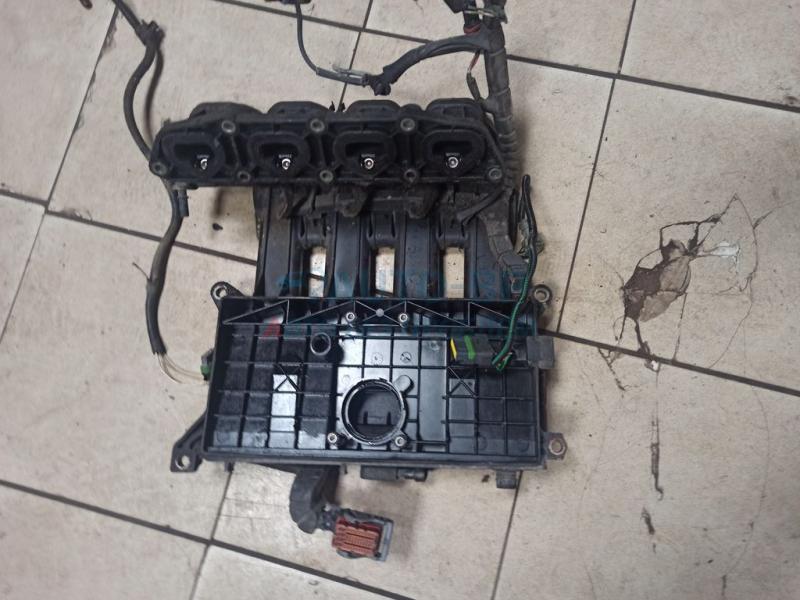 Коллектор впускной 8200762352 RENAULT CLIO SYMBOL 01-08 Коллектор впускной 8200762352 RENAULT CLIO SYMBOL 01-08