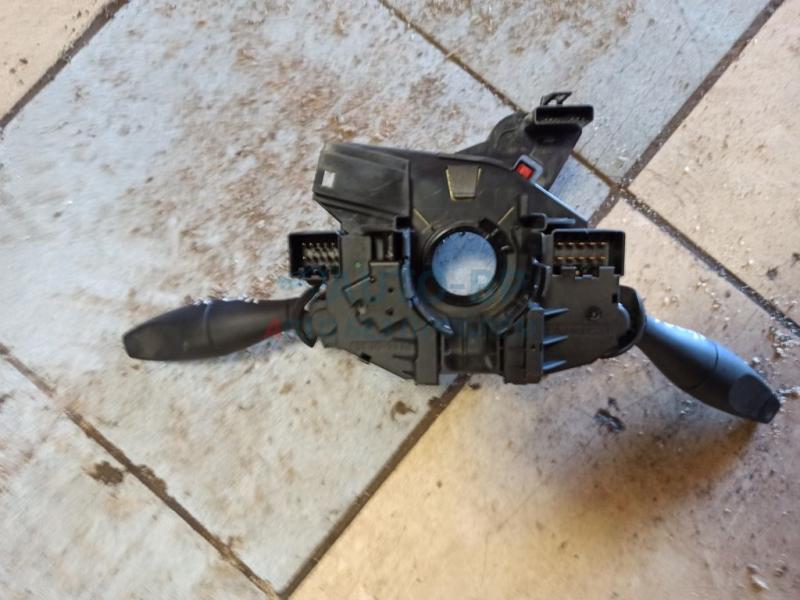 Переключатель подрулевой в сборе 98AG17A553AC 1093426 98AG13335A FORD FOCUS 98- Переключатель подрулевой в сборе 98AG17A553AC 1093426 98AG13335A FORD FOCUS 98-