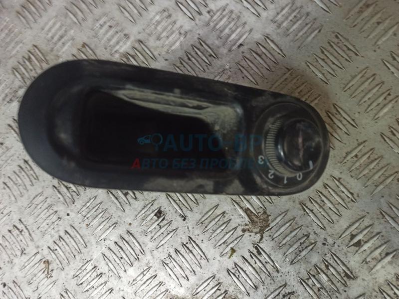 блок управления печкой LC7361325B MAZDA MPV 02-04 блок управления печкой LC7361325B MAZDA MPV 02-04