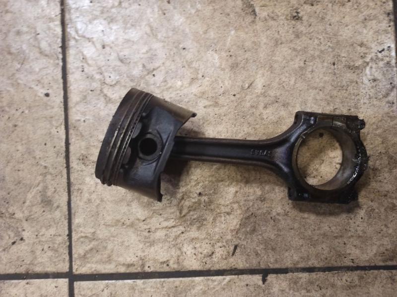 Поршень с шатуном 1535046 FORD FOCUS 98- Поршень с шатуном 1535046 FORD FOCUS 98-
