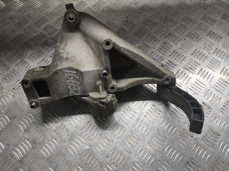 Кронштейн генератора 55186284 FIAT ALBEA 05- Кронштейн генератора 55186284 FIAT ALBEA 05-