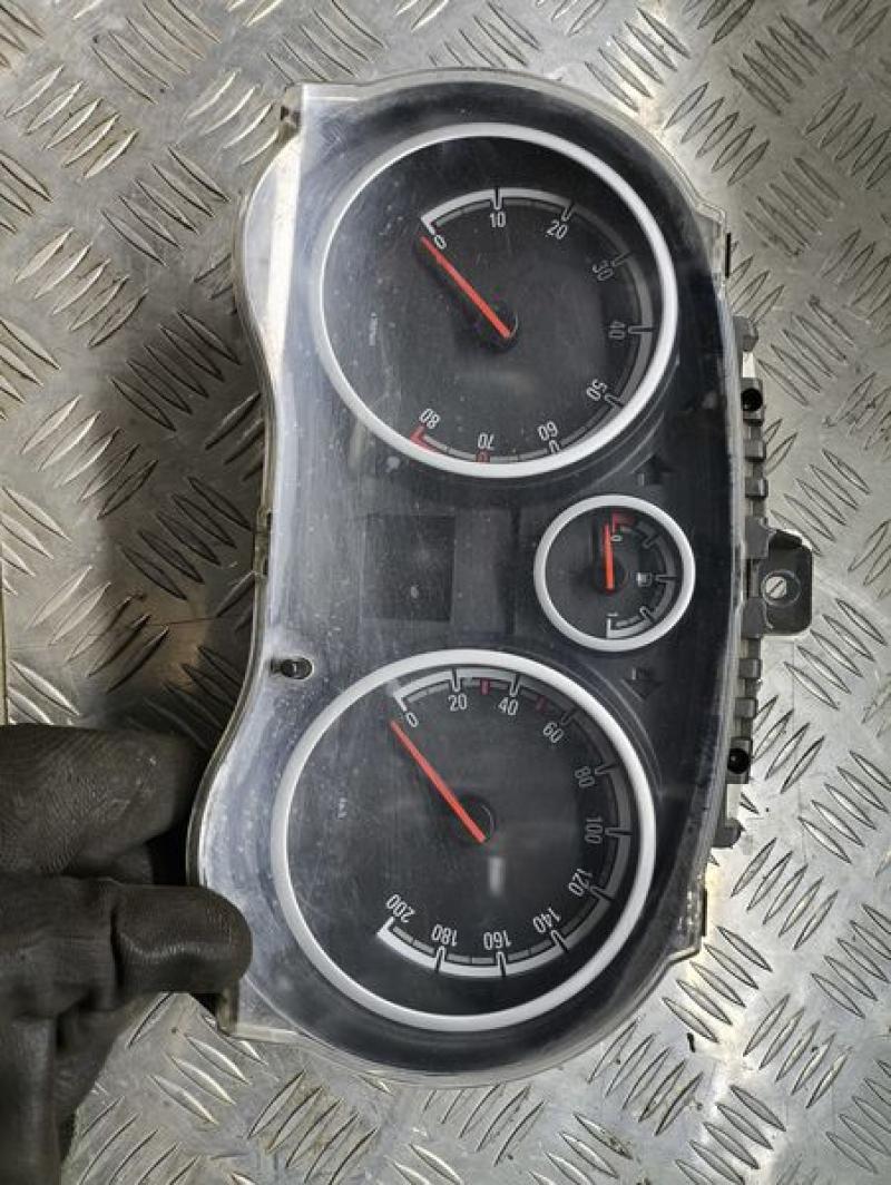 Панель приборов P0013264269 1563675 28120244-5 OPEL CORSA D Панель приборов P0013264269 1563675 28120244-5 OPEL CORSA D